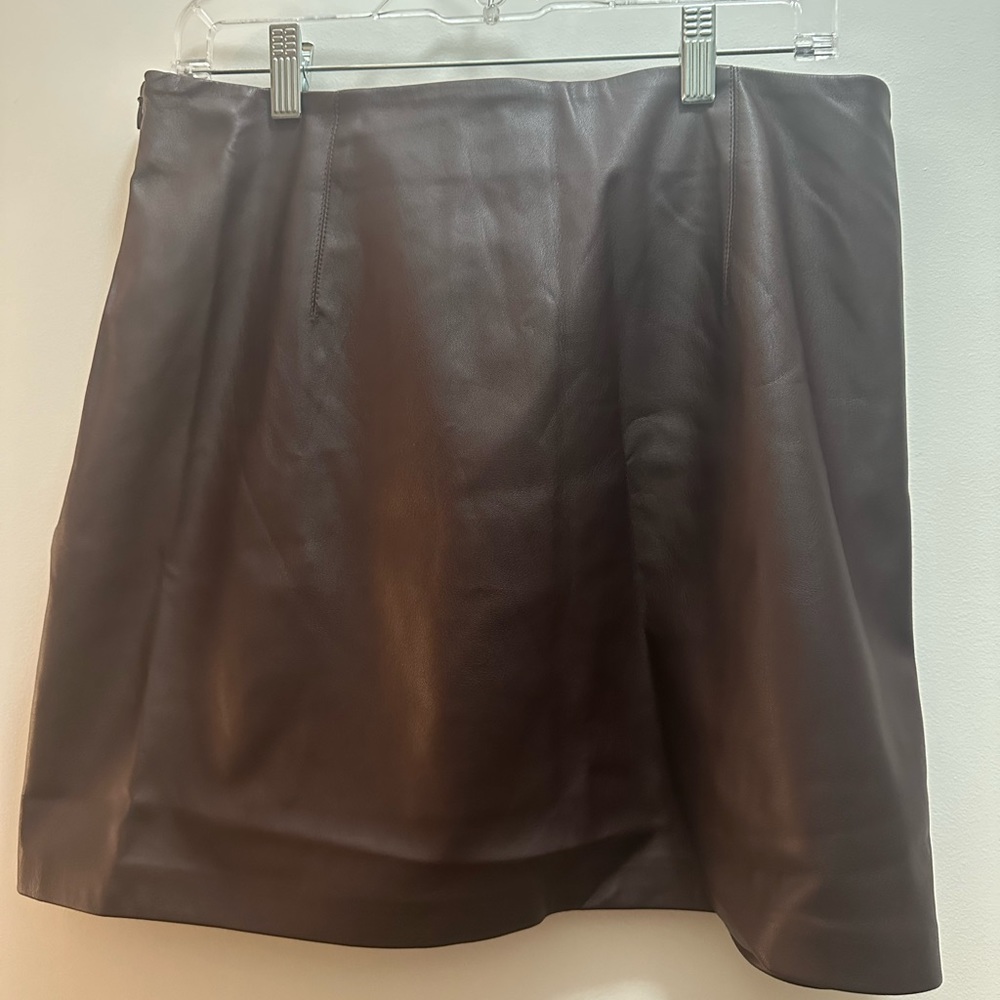 Faux leather mini skirt with splits - Picture 3 of 3